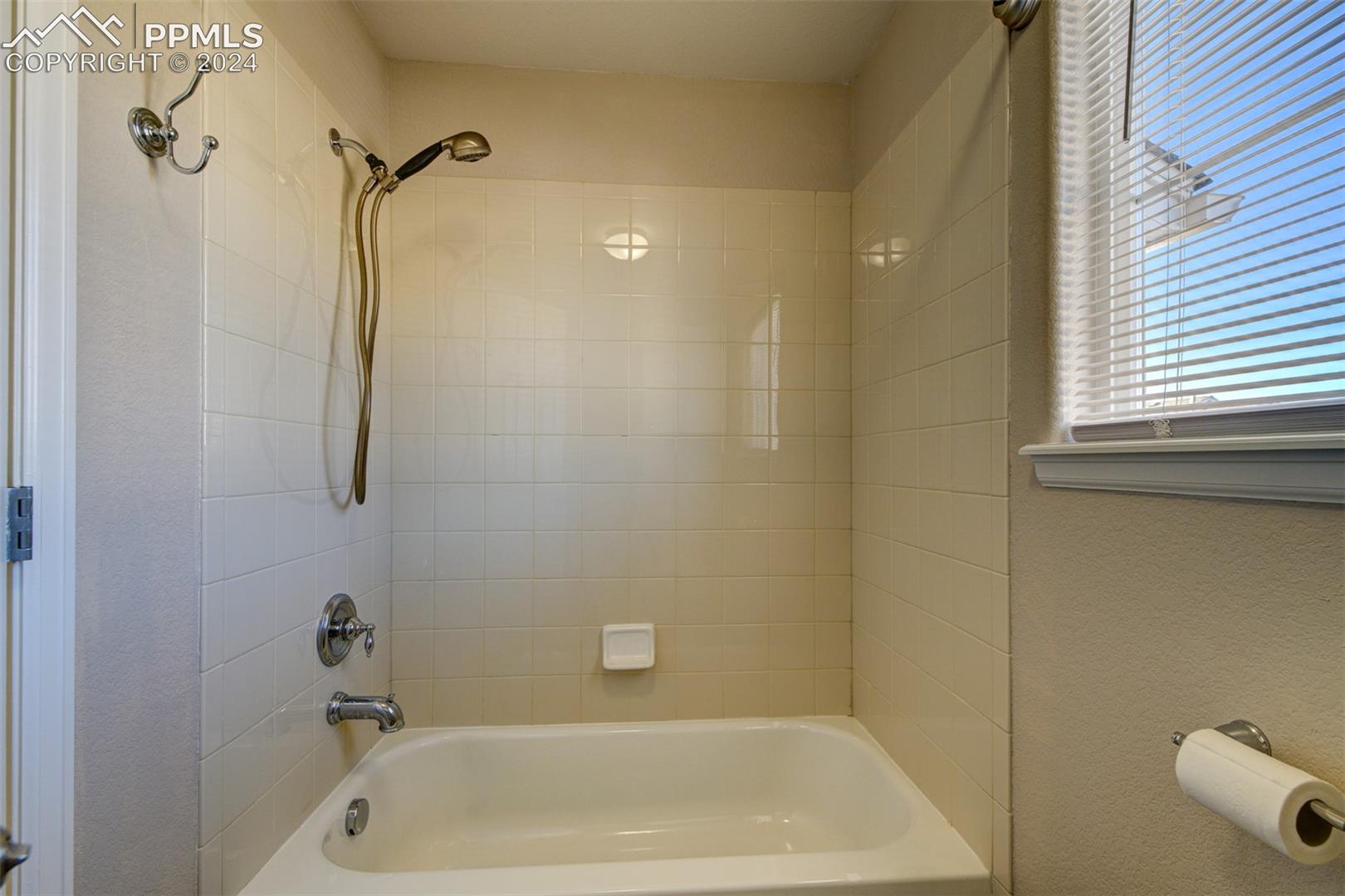4104 Diamond Ridge View Colorado Springs, CO 80918 - Photo 19 of 36 Gallery Image 19