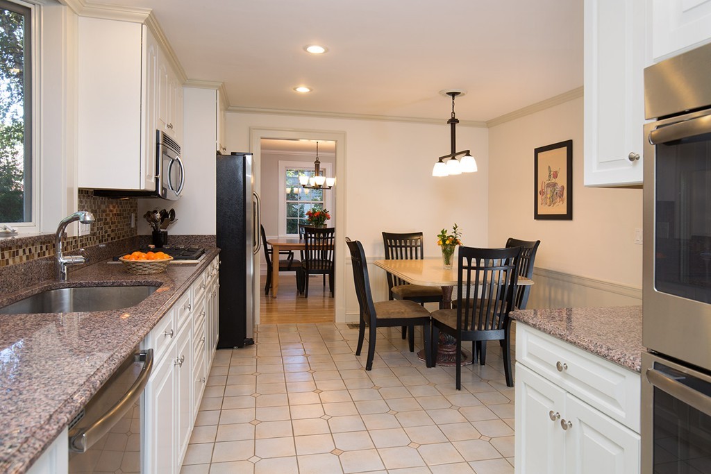 60 Dwhinda Road Newton, MA 02468 - Photo 3 of 8