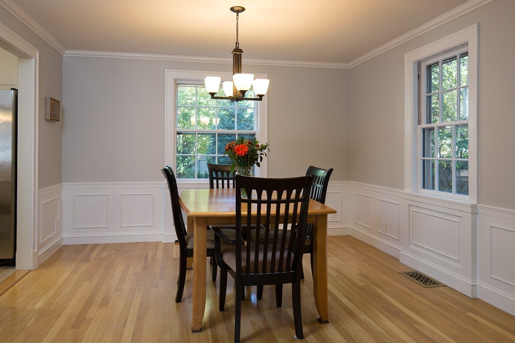 60 Dwhinda Road Newton, MA 02468 - Photo 4 of 8