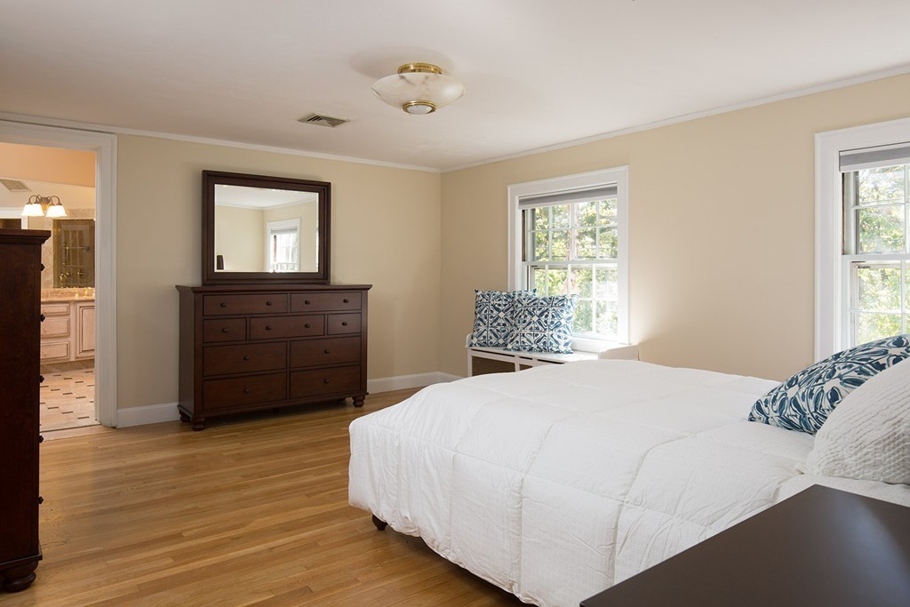 60 Dwhinda Road Newton, MA 02468 - Photo 6 of 8