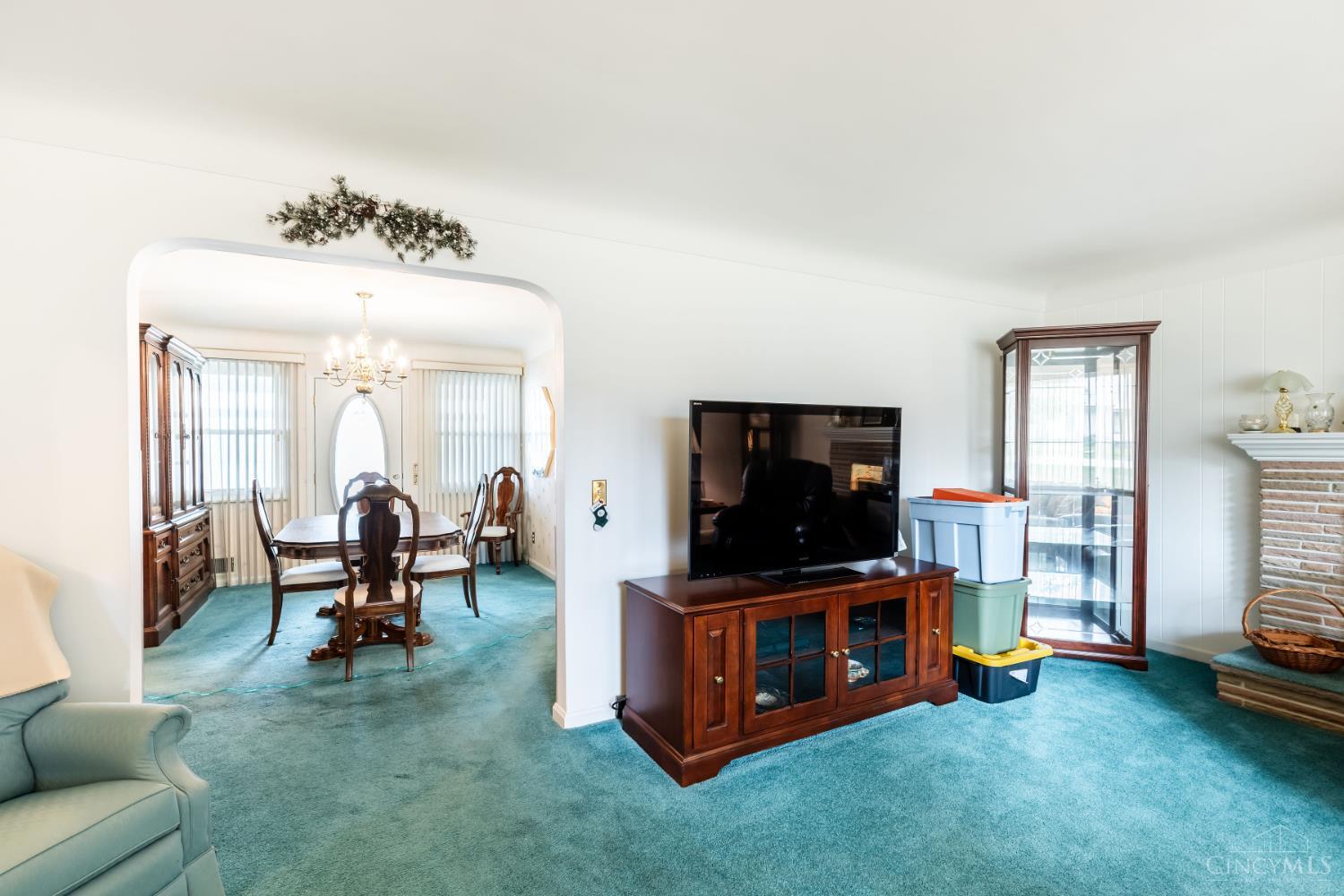 3120 Compton Road Cincinnati, OH 45251 - Photo 12 of 31