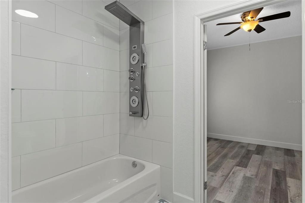 8192 Fort Dade Avenue Brooksville, FL 34601 - Photo 24 of 34 a bathroom with a bathtub