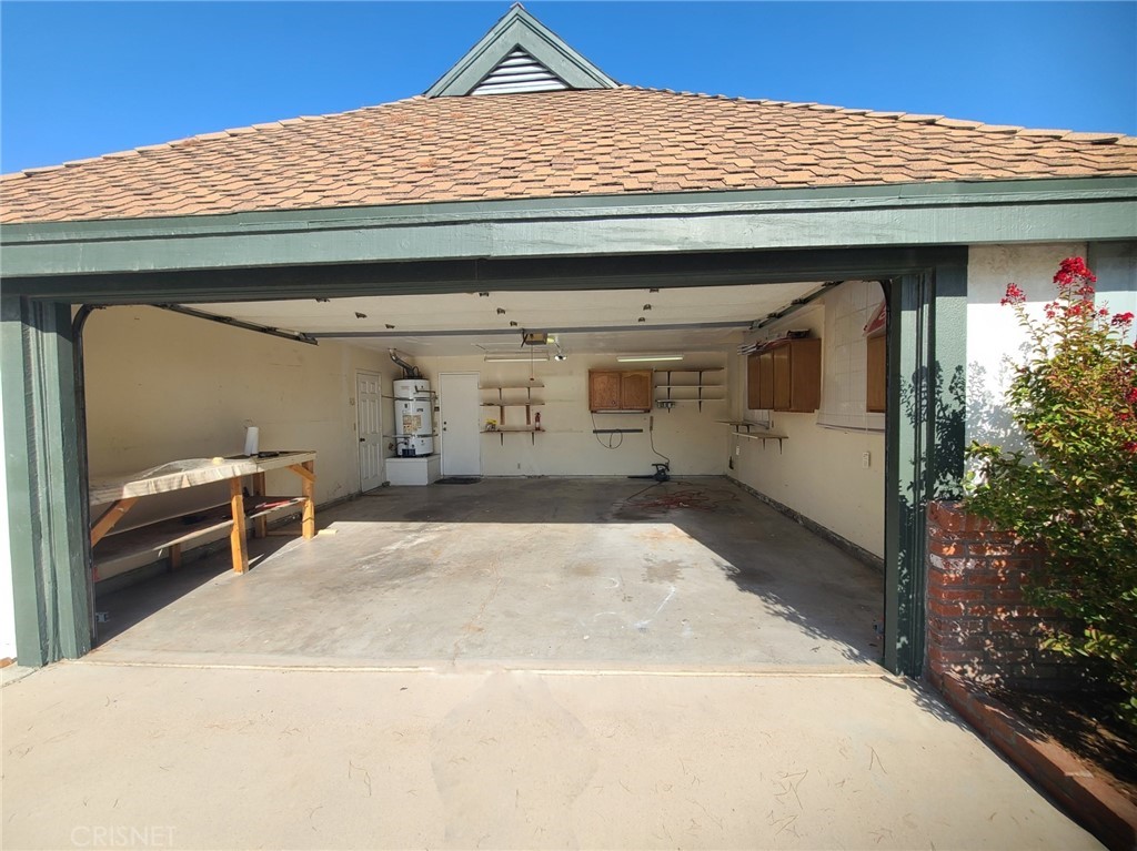 20090 Modoc Road Apple Valley, CA 92308 - Photo 15 of 23 a view of parking garage