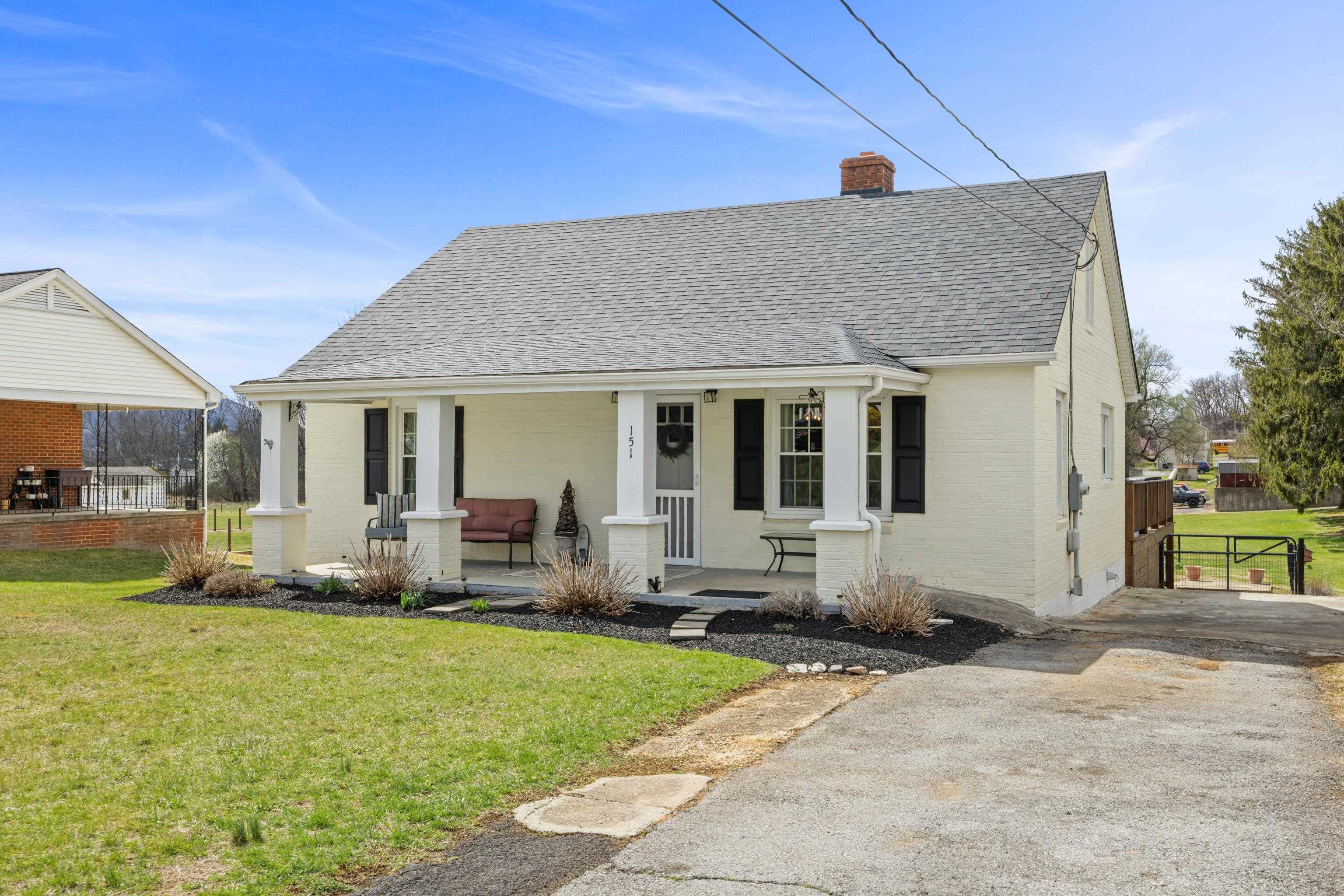 151 Stuart Avenue Stuarts Draft, VA 24477 - Photo 3 of 75