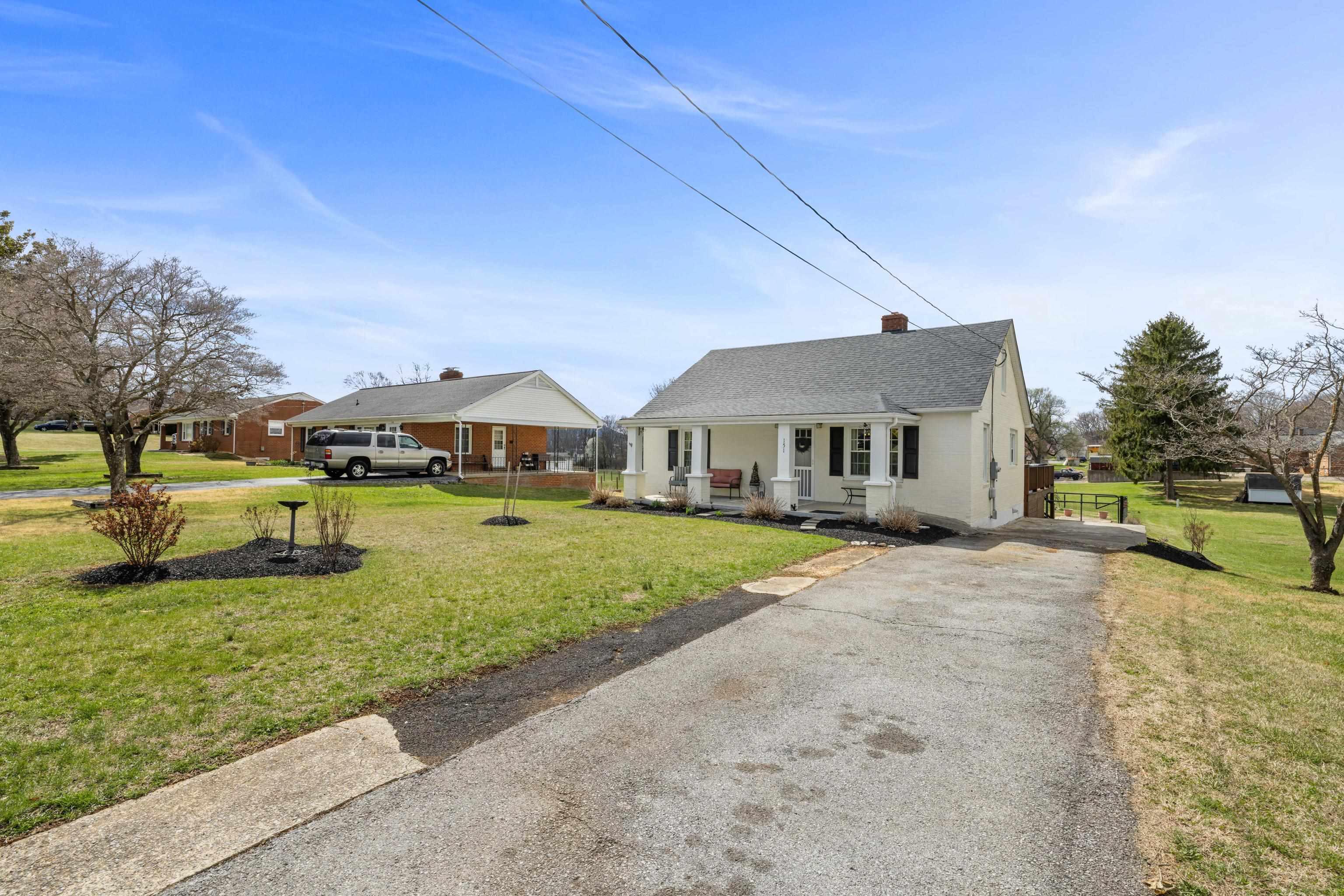 151 Stuart Avenue Stuarts Draft, VA 24477 - Photo 4 of 75