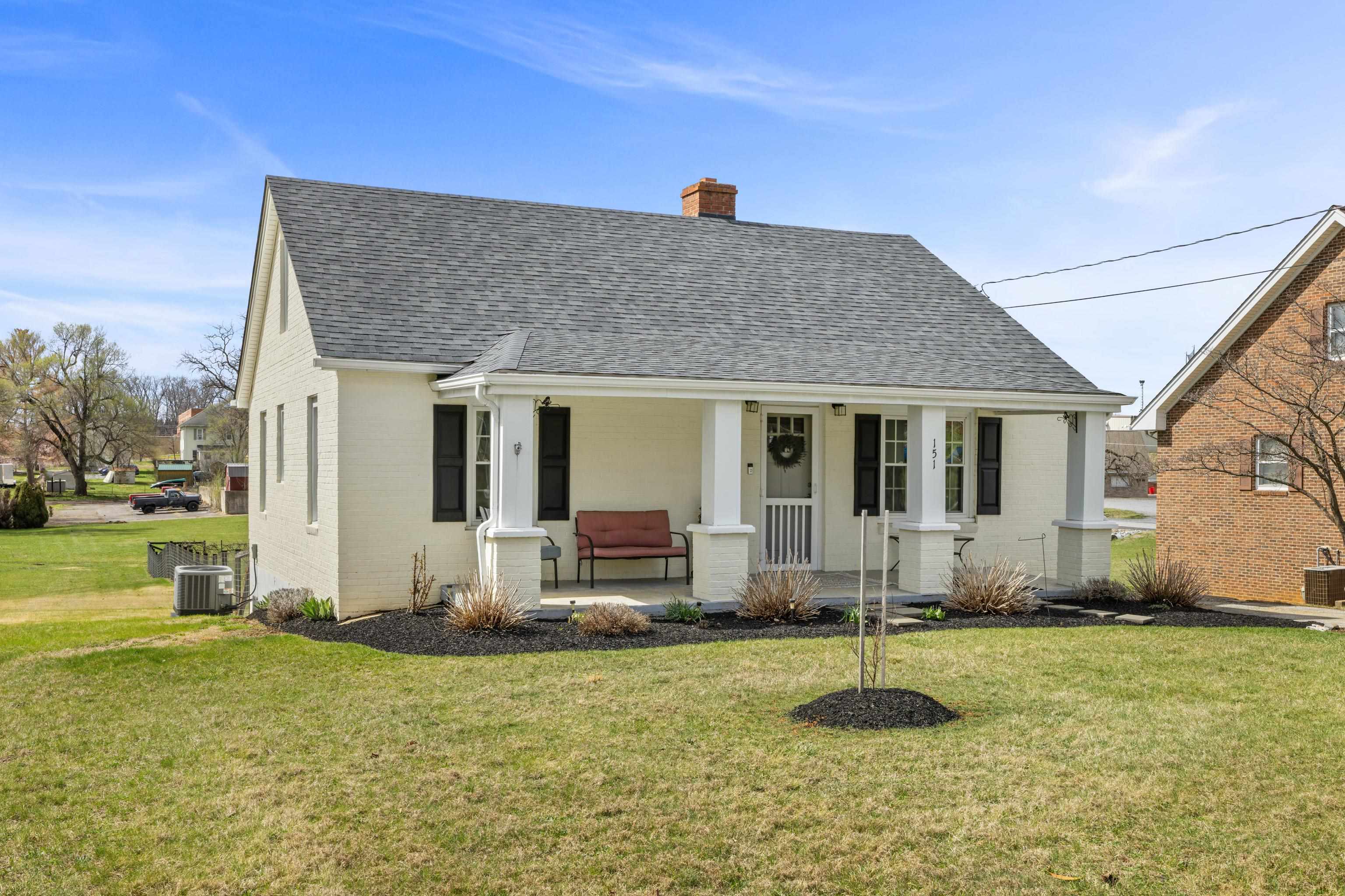 151 Stuart Avenue Stuarts Draft, VA 24477 - Photo 6 of 75