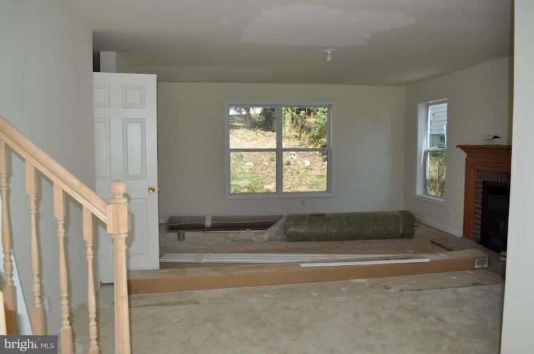 4116 Alto Road Baltimore, MD 21216 - Photo 3 of 6 Living Room