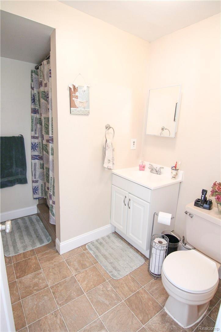 17660 Lohr Road Belleville, MI 48111 - Photo 10 of 15 1.jpg