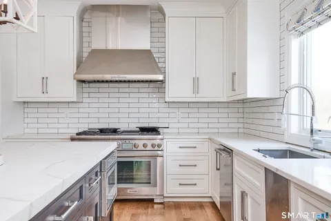 $3,000,000 | 70 Meadow Ridge Road, Fairfield, CT 06890