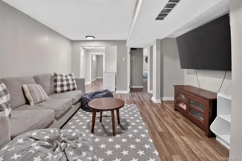 $670,000 | 50 Lantern Street, Huntington, NY 11743