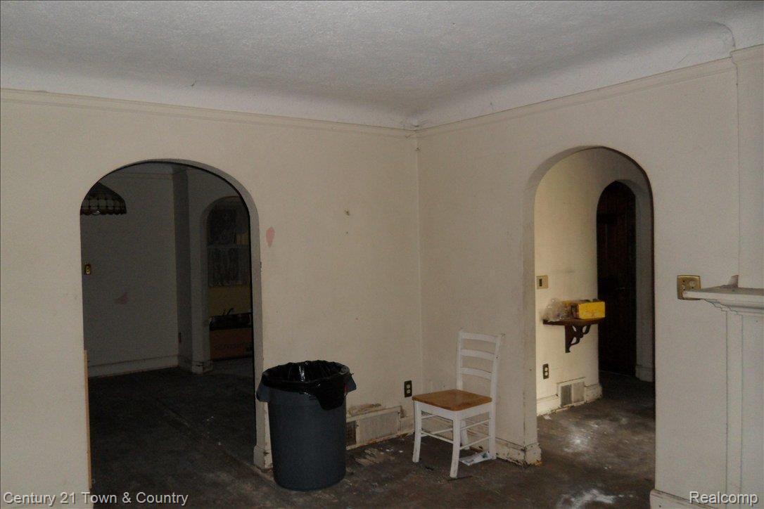 19915 Lichfield Road Detroit, MI 48221 - Photo 3 of 7 LIVING ROOM