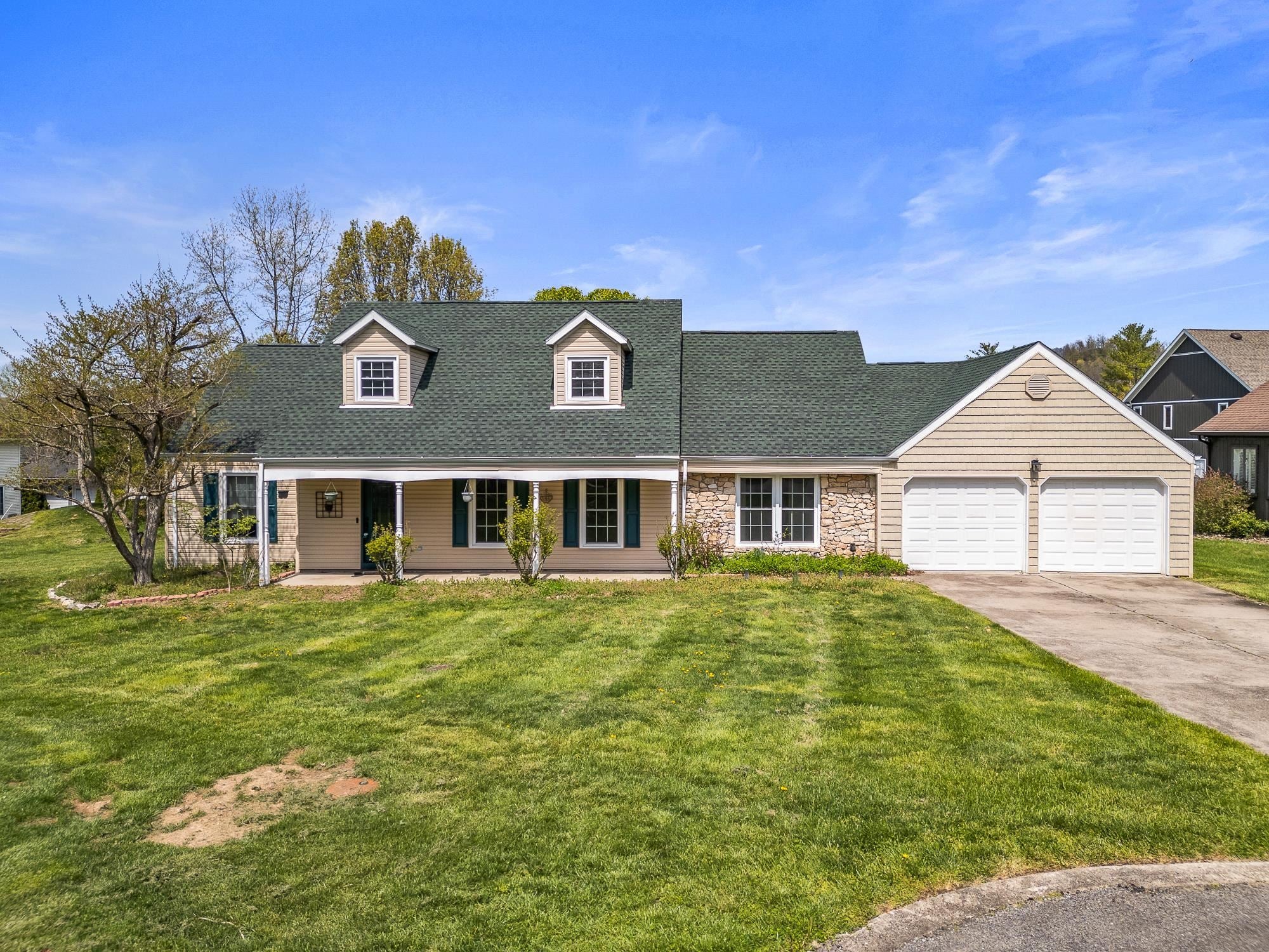 8 Congressional Way Huntington, WV 25705 - Photo 1 of 32 Gallery Image 1