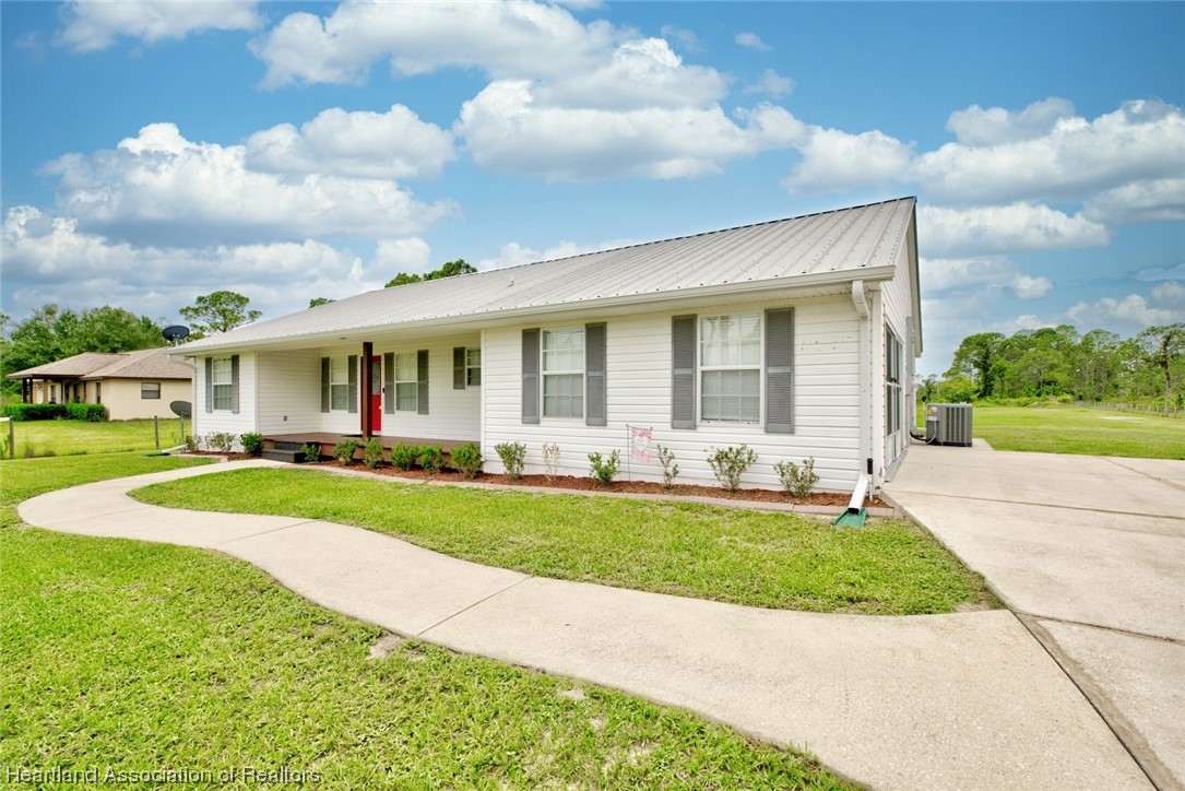 5925 Olive Road Sebring, FL 33875 - Photo 2 of 22 Gallery Image 2