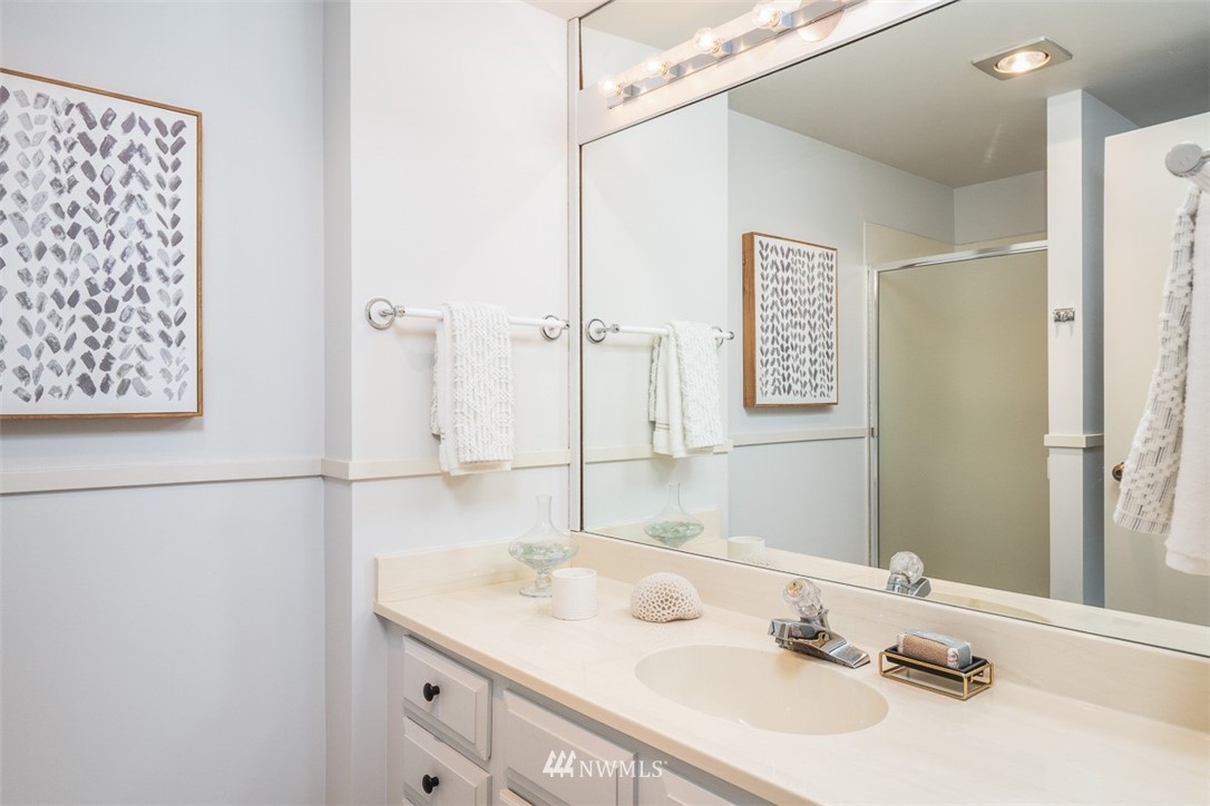 2201 3rd Avenue, Unit 1404 Seattle, WA 98121 - Photo 13 of 25