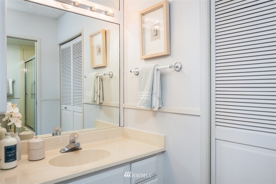 2201 3rd Avenue, Unit 1404 Seattle, WA 98121 - Photo 16 of 25
