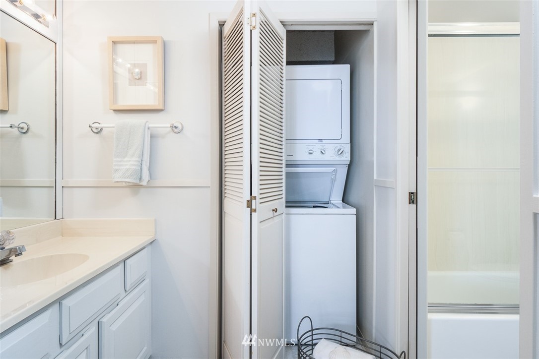 2201 3rd Avenue, Unit 1404 Seattle, WA 98121 - Photo 17 of 25