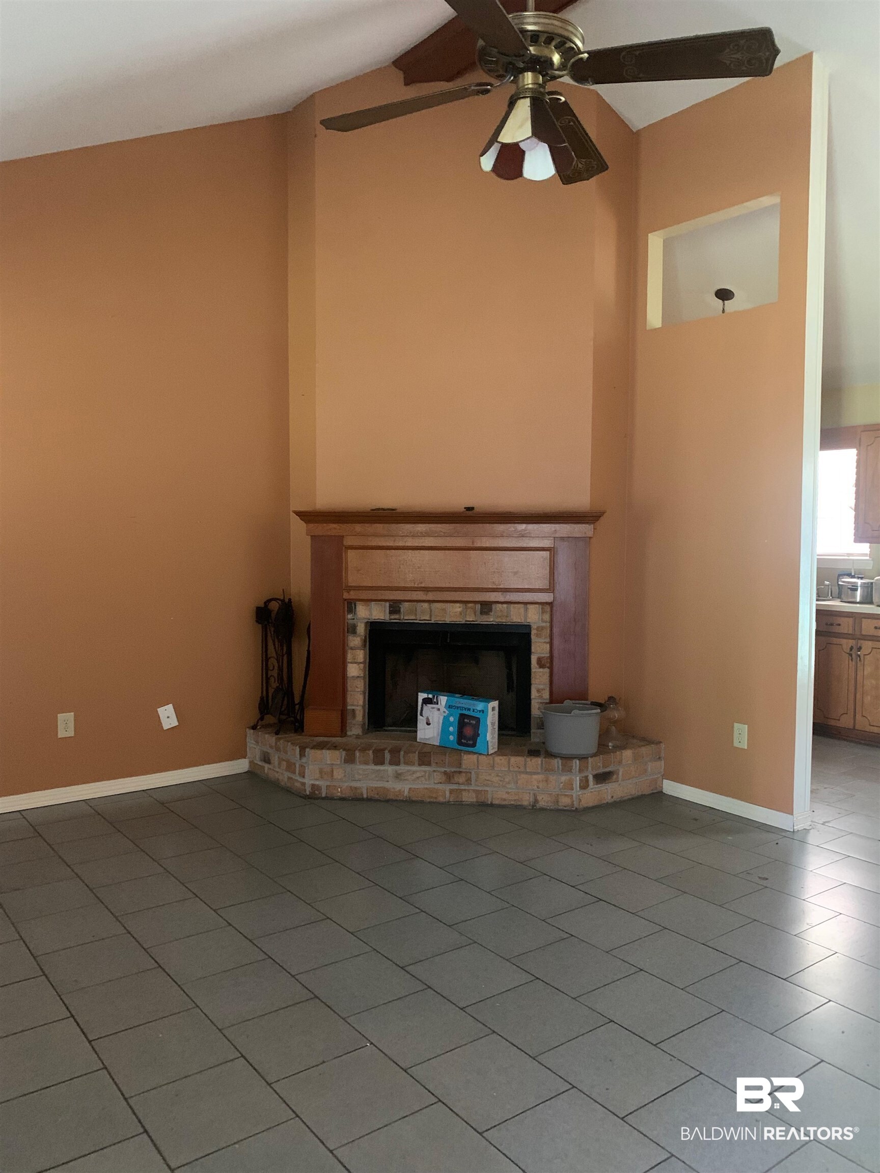 1612 Erdman Lane Mobile, AL 36618 - Photo 5 of 14 Gallery Image 5