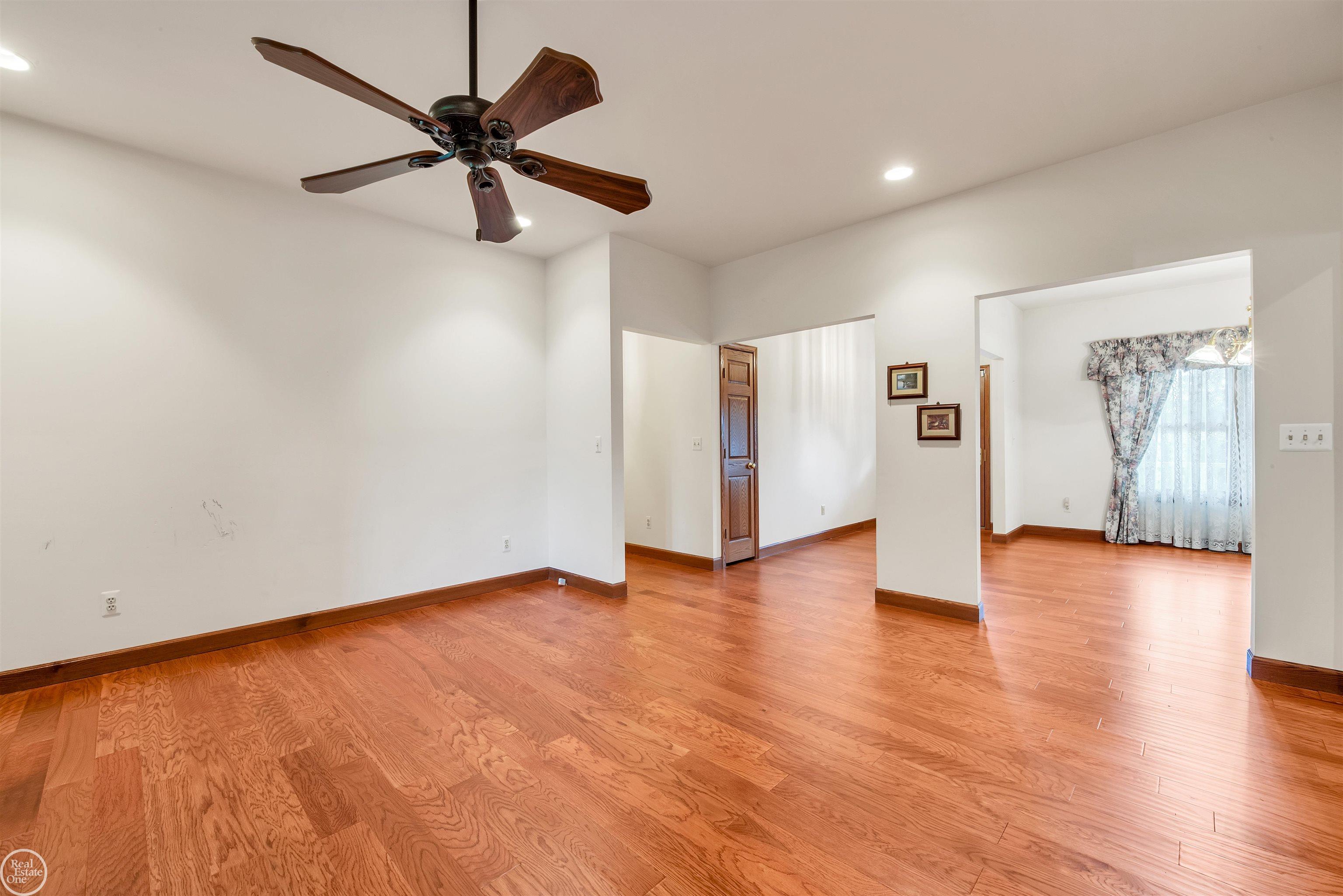 54465 Fairchild Road Macomb, MI 48042 - Photo 27 of 53 50120423-26.JPG