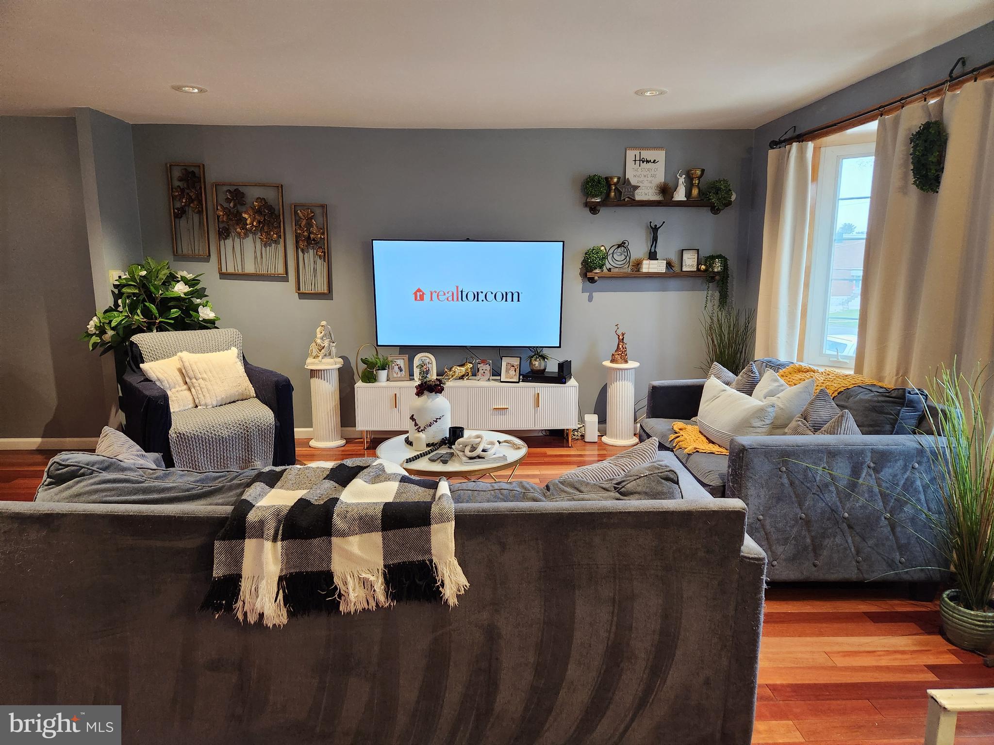 9985 South Canterbury Road Philadelphia, PA 19114 - Photo 2 of 19