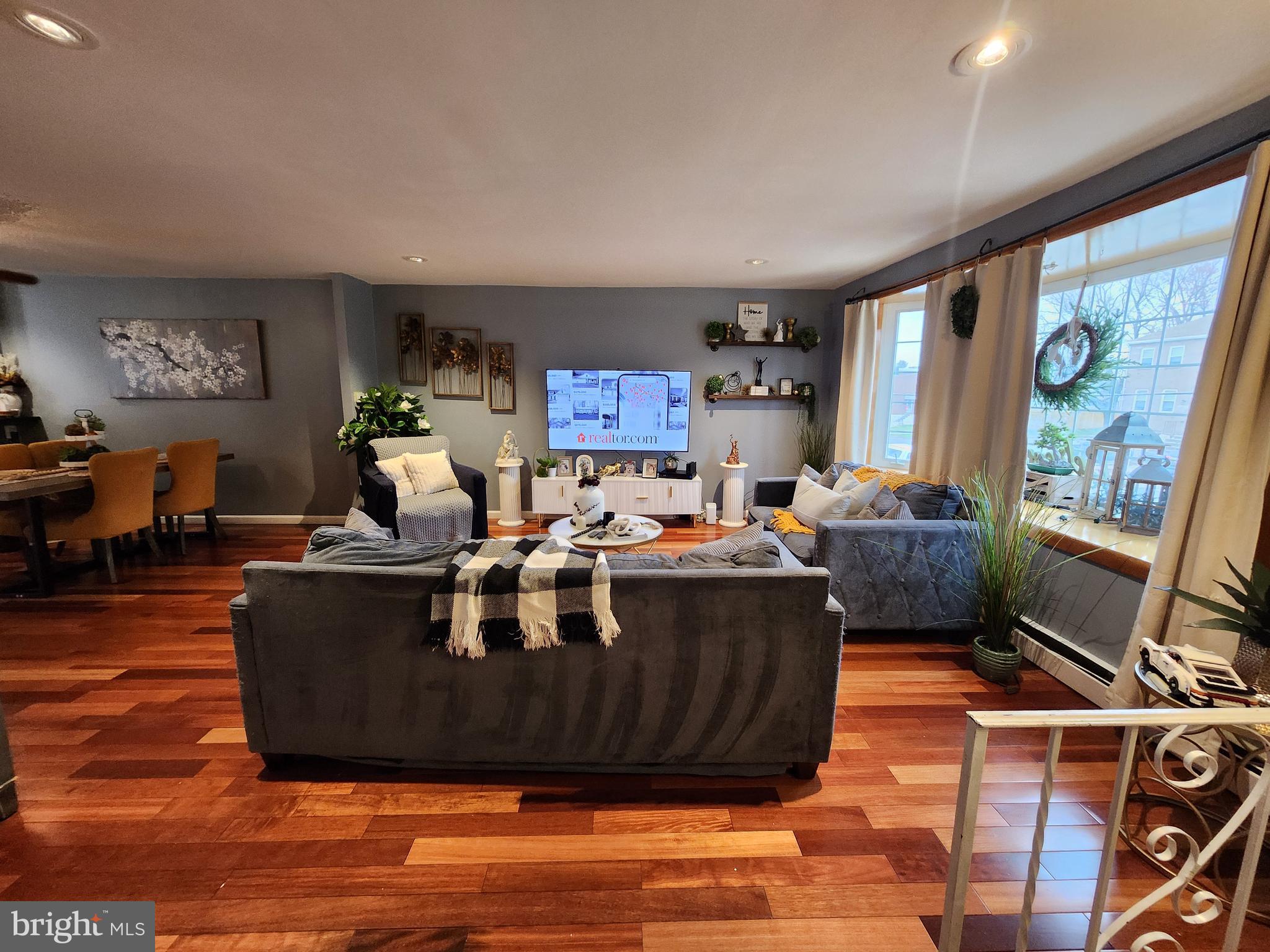 9985 South Canterbury Road Philadelphia, PA 19114 - Photo 3 of 19