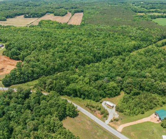 $184,000 | 800 Smith Chapel Road, Decaturville, TN 38329