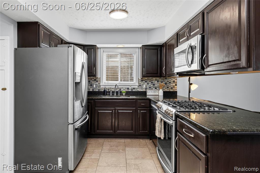 12235 Brougham Drive Sterling Heights, MI 48312 - Photo 14 of 52