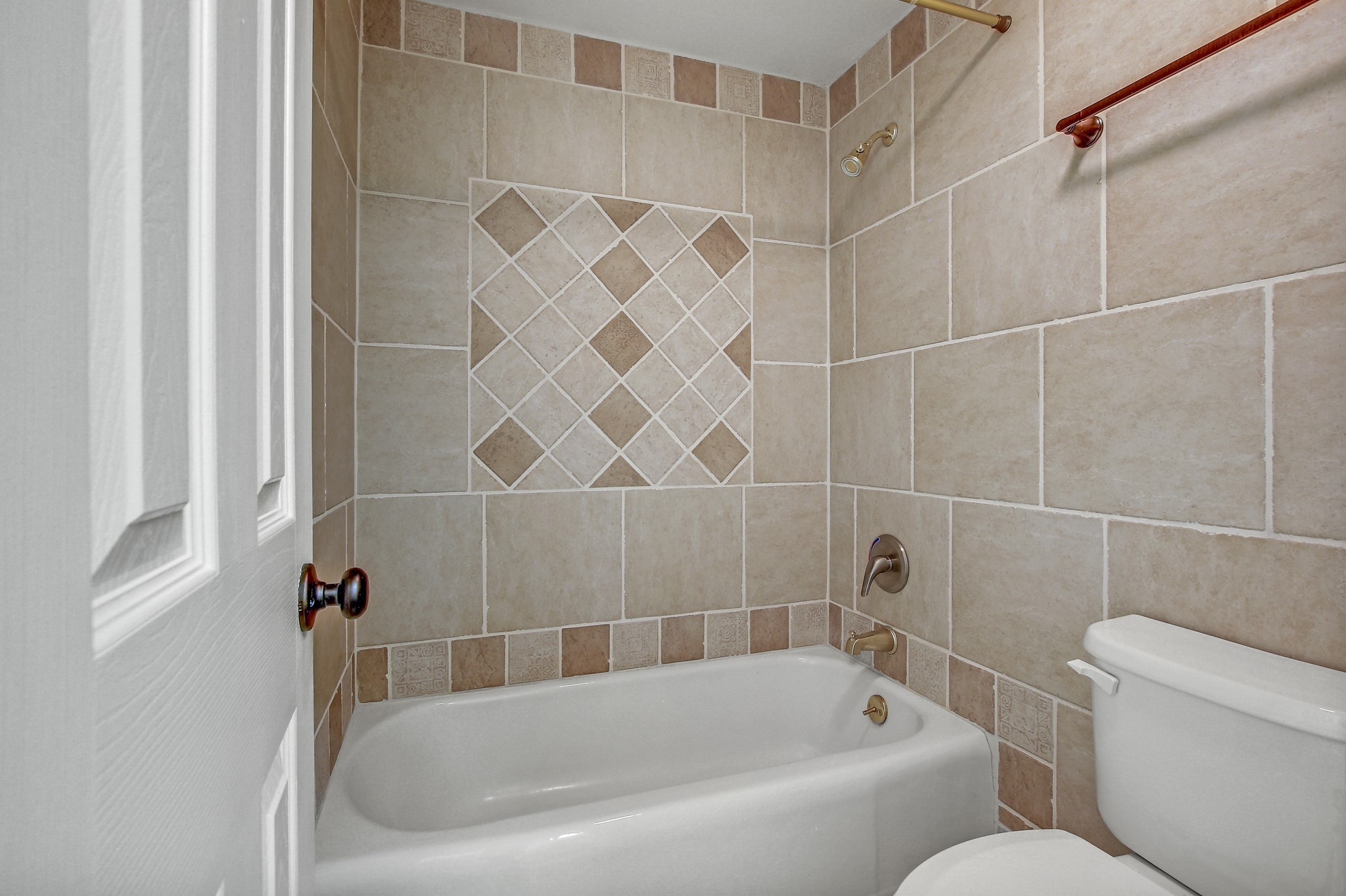 1801 Lavaca Street, Unit 5F Austin, TX 78701 - Photo 12 of 37 a bathroom with toilet next to a tub