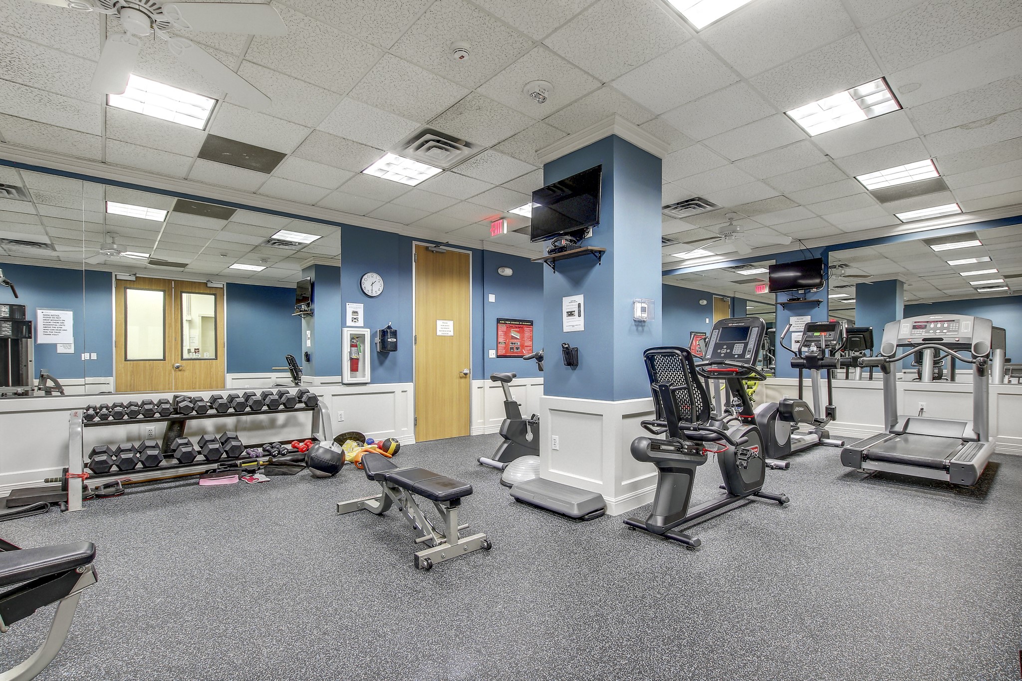 1801 Lavaca Street, Unit 5F Austin, TX 78701 - Photo 29 of 37 a view of a room with gym equipment