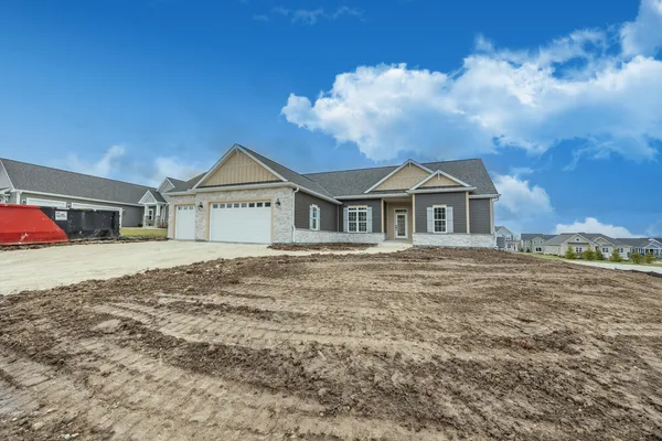 $699,900 | W198-n4901 Hickory Street, Menomonee Falls, WI 53051