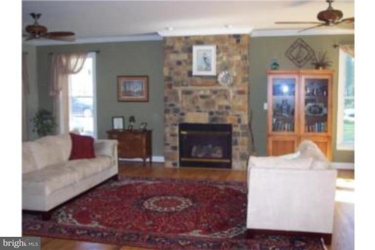 1001 Galesville Road Galesville, MD 20765 - Photo 6 of 7 Living Room