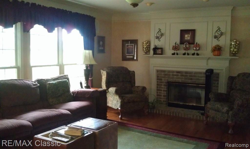 46419 Mornington Road Canton, MI 48188 - Photo 23 of 35 Living room
