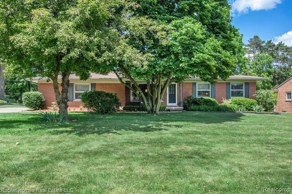 180 Montmorency Road Rochester Hills, MI 48307 - Photo 2 of 32