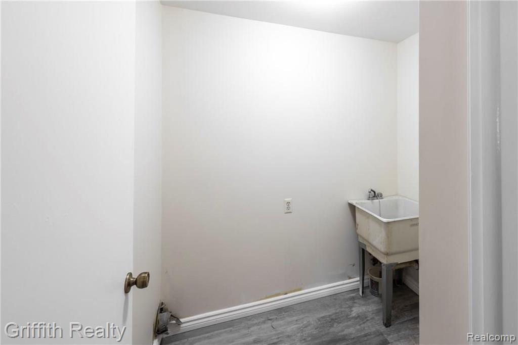 14161 Riverside Street Livonia, MI 48154 - Photo 28 of 34