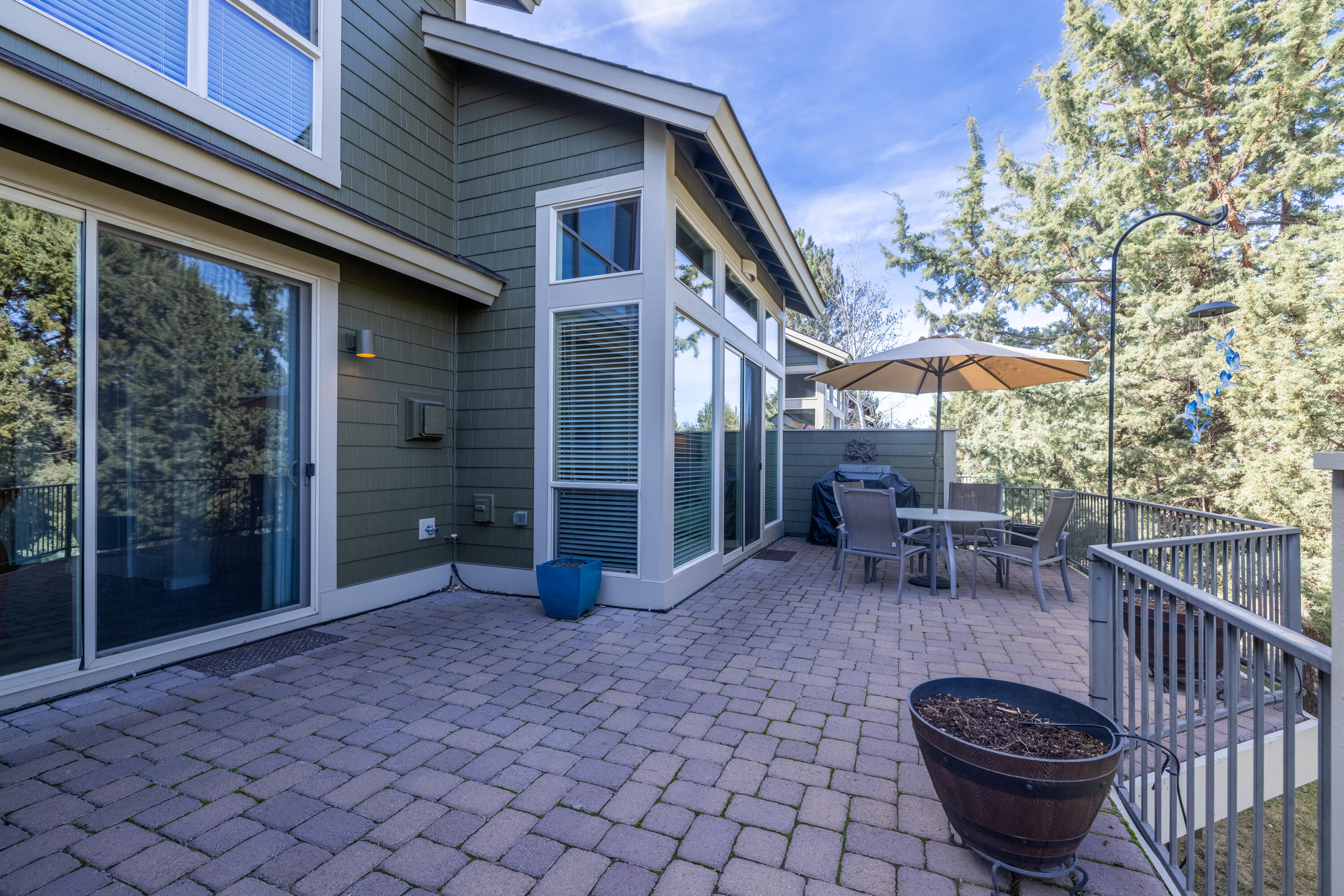 10674 Village Loop Redmond, OR 97756 - Photo 25 of 28 Back Patio