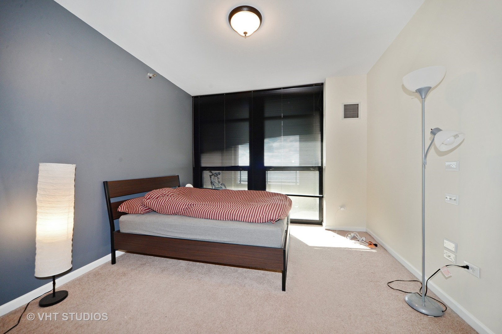 1255 South State Street, Unit 1406 Chicago, IL 60605 - Photo 5 of 9 a bedroom with a bed and a window