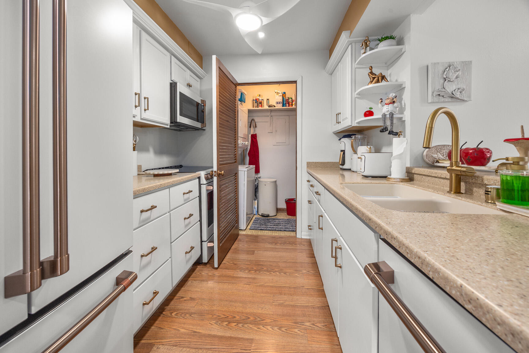 N84w15750 Ridge Road, Unit 105 Menomonee Falls, WI 53051 - Photo 8 of 28 Kitchen