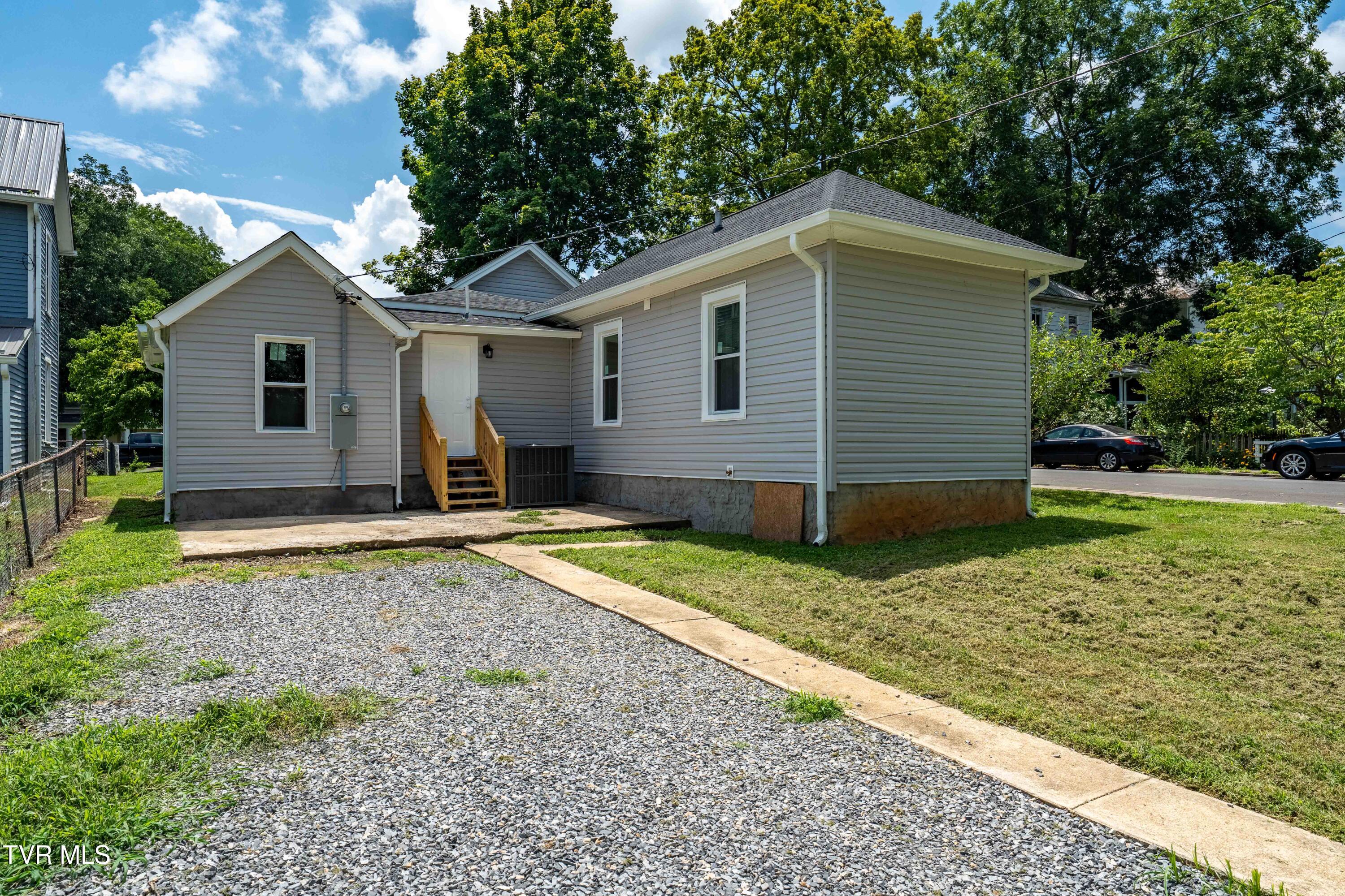 1007 Spring Street Johnson City, TN 37604 - Photo 38 of 45 Back View