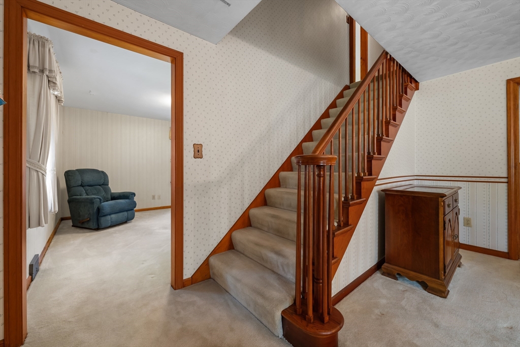 43 Rowena Street Worcester, MA 01606 - Photo 7 of 40
