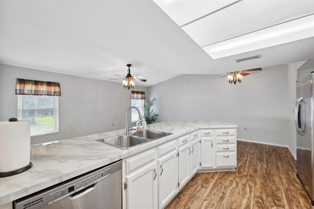 2102 Laredo Avenue Spring Hill, FL 34608 - Photo 21 of 51 Kitchen