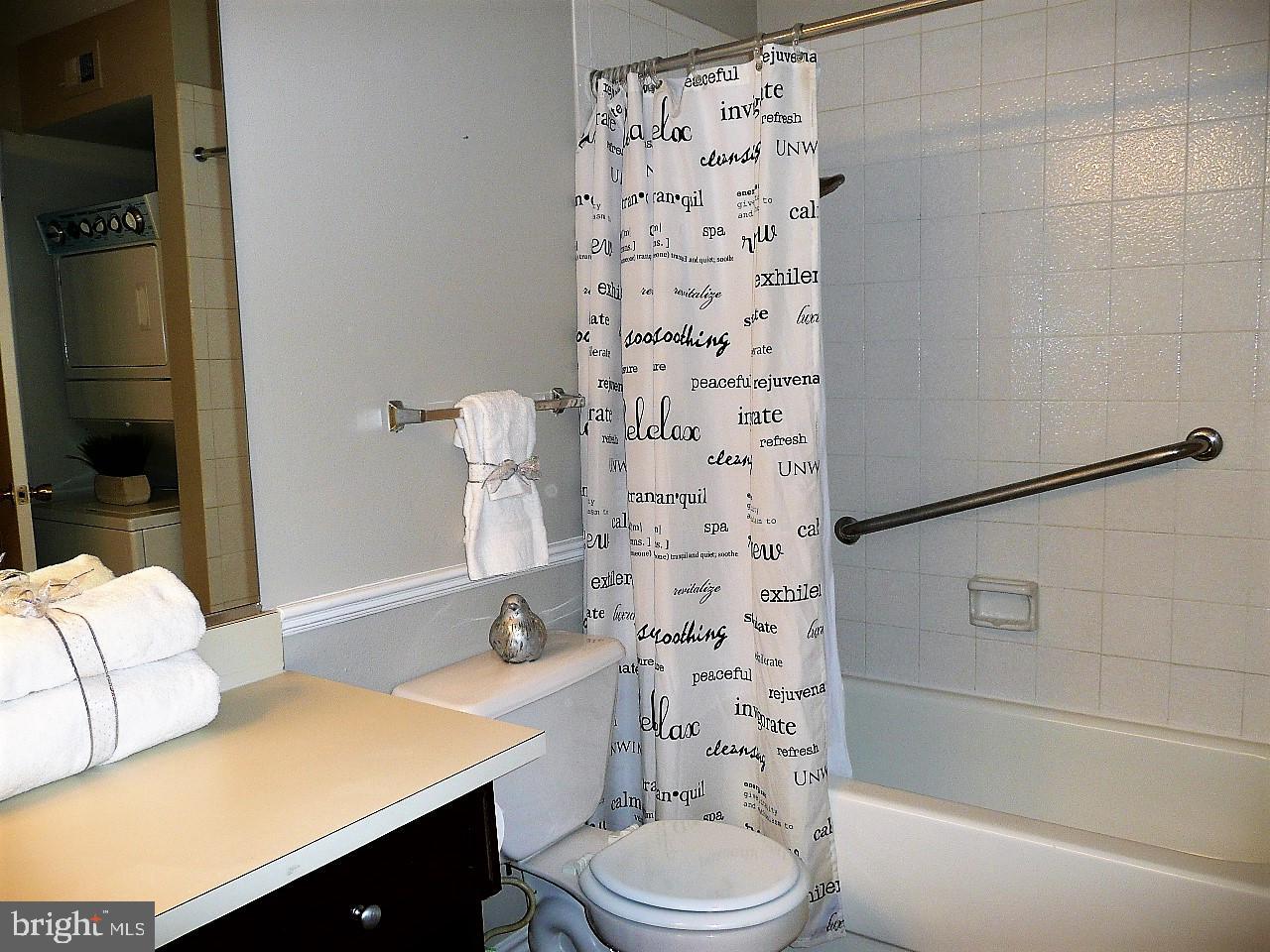 3903 Penderview Drive, Unit 1535 Fairfax, VA 22033 - Photo 19 of 36 a bathroom with a sink toilet and shower