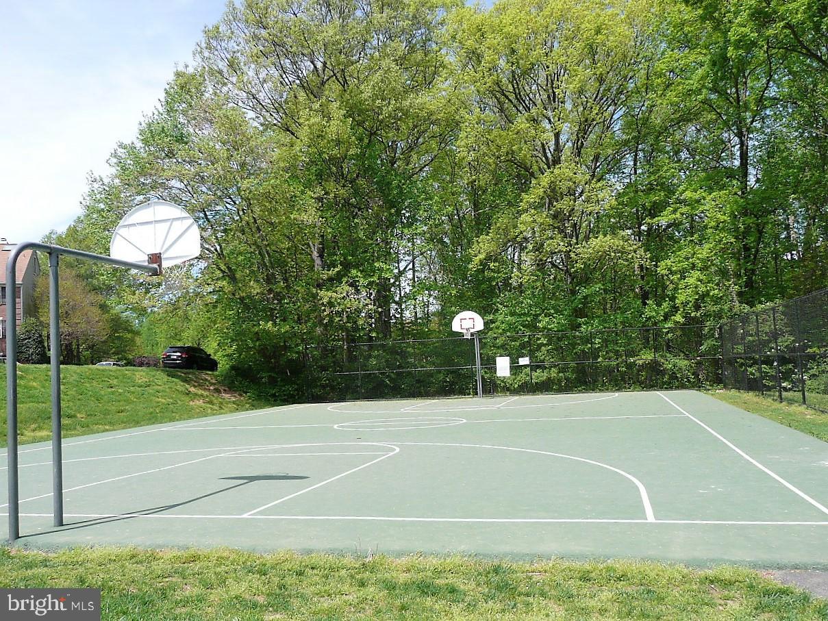 3903 Penderview Drive, Unit 1535 Fairfax, VA 22033 - Photo 28 of 36 a view of a tennis court