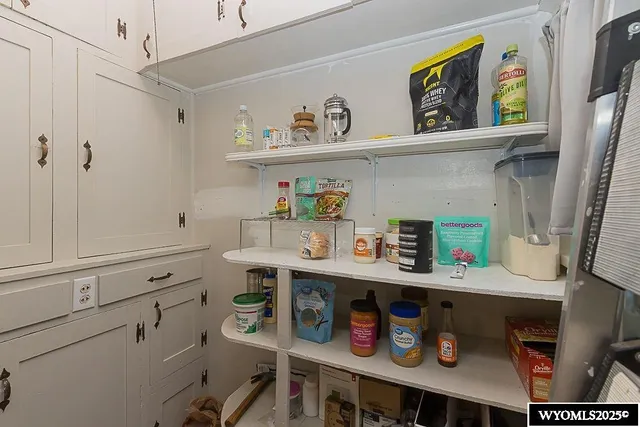 $179,000 | 804 Connecticut Avenue, Rock Springs, WY 82901