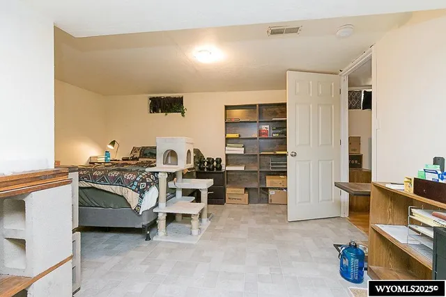 $179,000 | 804 Connecticut Avenue, Rock Springs, WY 82901