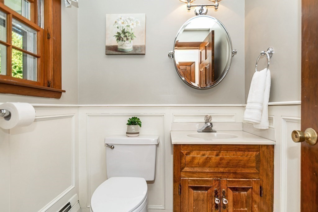 17 Wakefield Street Reading, MA 01867 - Photo 15 of 40