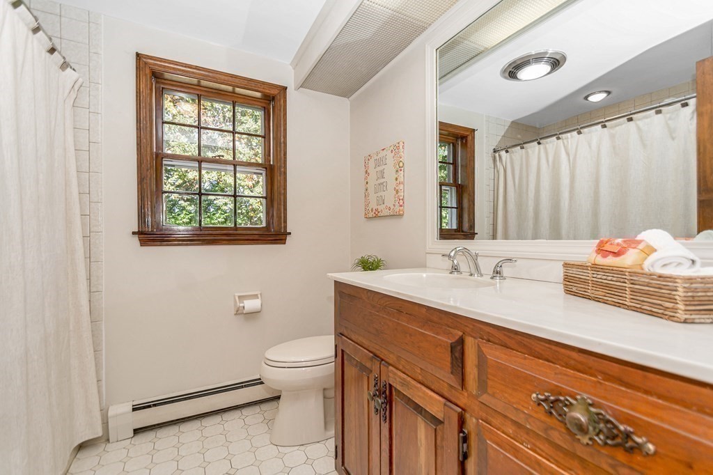 17 Wakefield Street Reading, MA 01867 - Photo 22 of 40