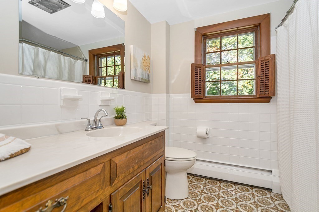 17 Wakefield Street Reading, MA 01867 - Photo 28 of 40