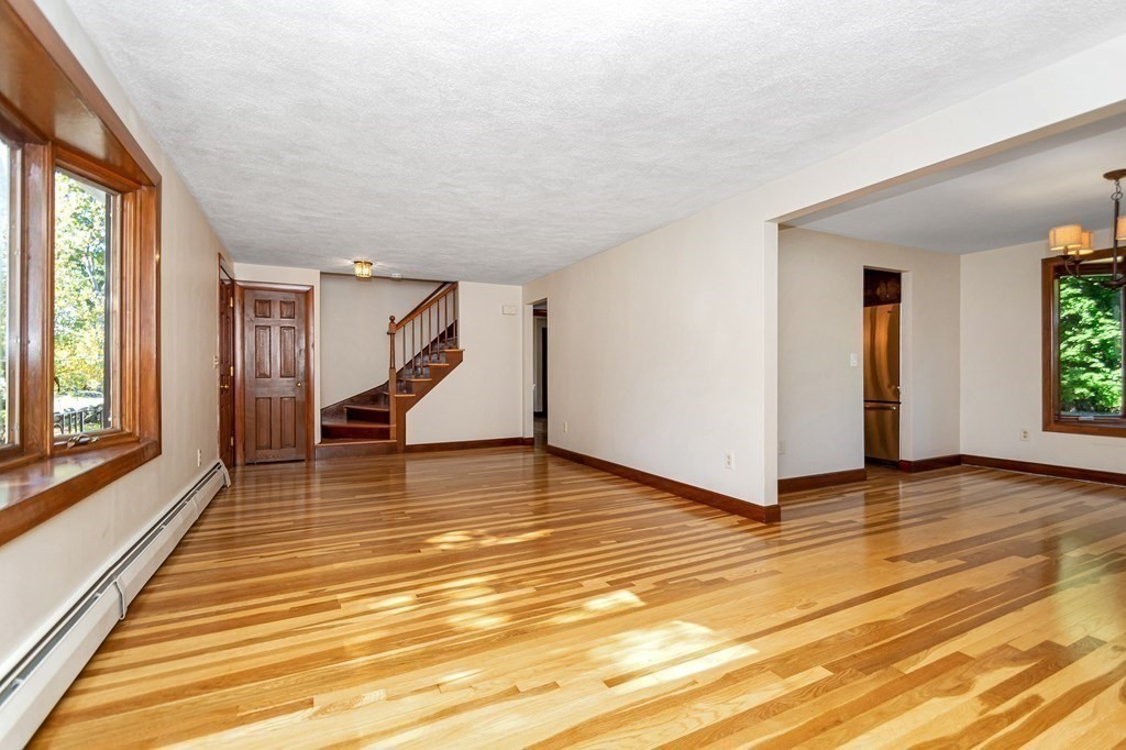 17 Wakefield Street Reading, MA 01867 - Photo 4 of 40