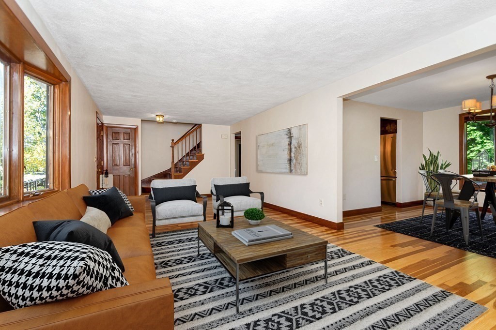 17 Wakefield Street Reading, MA 01867 - Photo 5 of 40