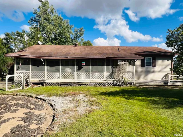 $145,000 | 295 Country Acres Road, Eldorado, IL 62930