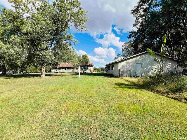 $145,000 | 295 Country Acres Road, Eldorado, IL 62930